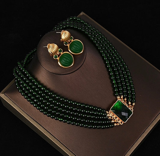 Emerald green crystal glass vintage necklace & earrings set