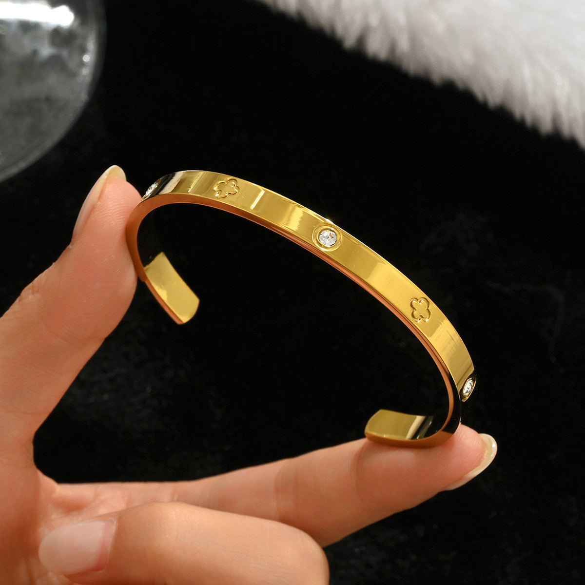 Clover Design Stainless steel 18k gold plated bangle,color-resistant bangle