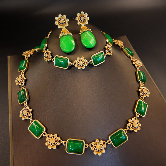 Vintage Green Natural Stone Diamond-Studded Sunflower Earrings, Bracelet, and Necklace Set