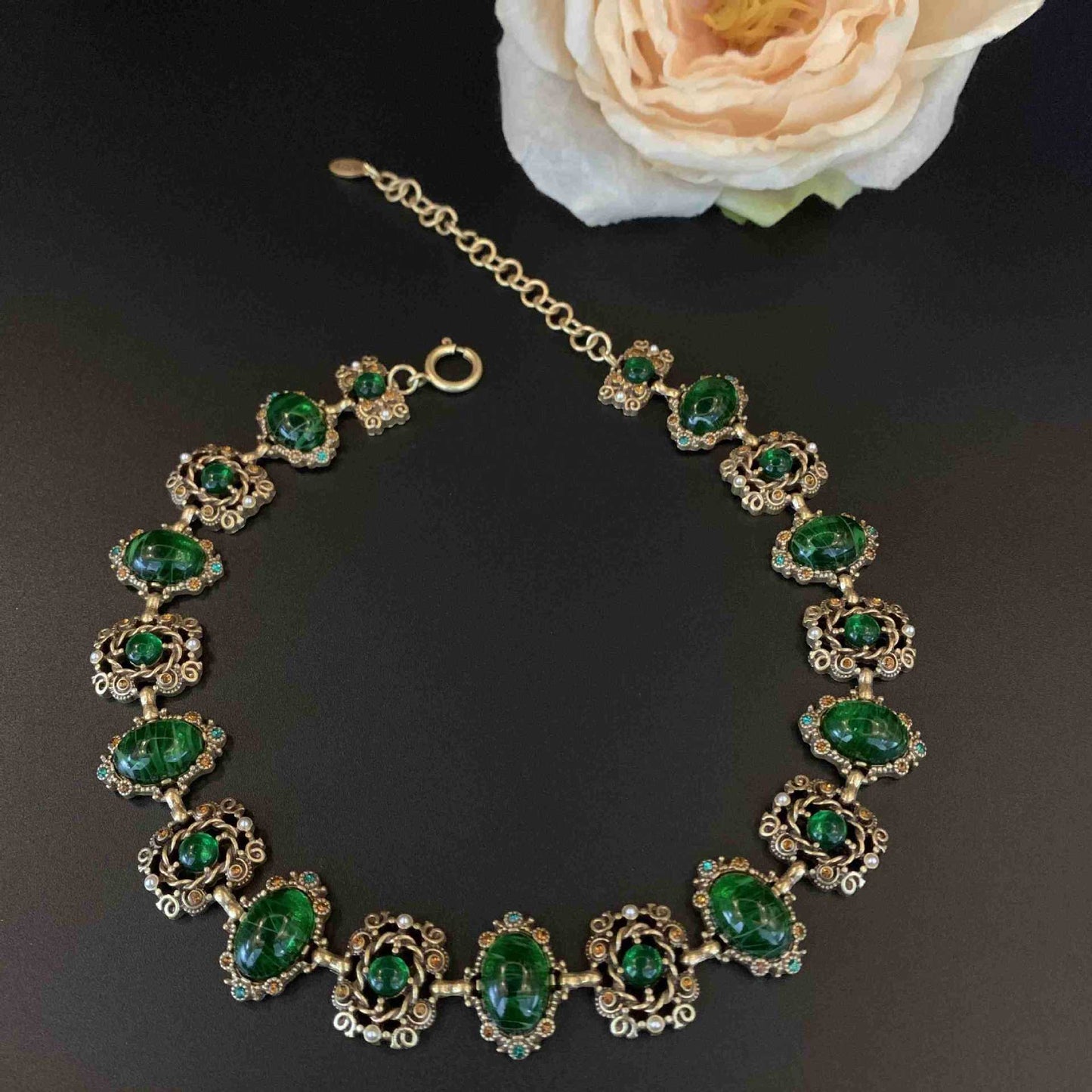 Vintage Green Glass Hollow Diamond-Studded Necklace, Bracelet and Earrings Set