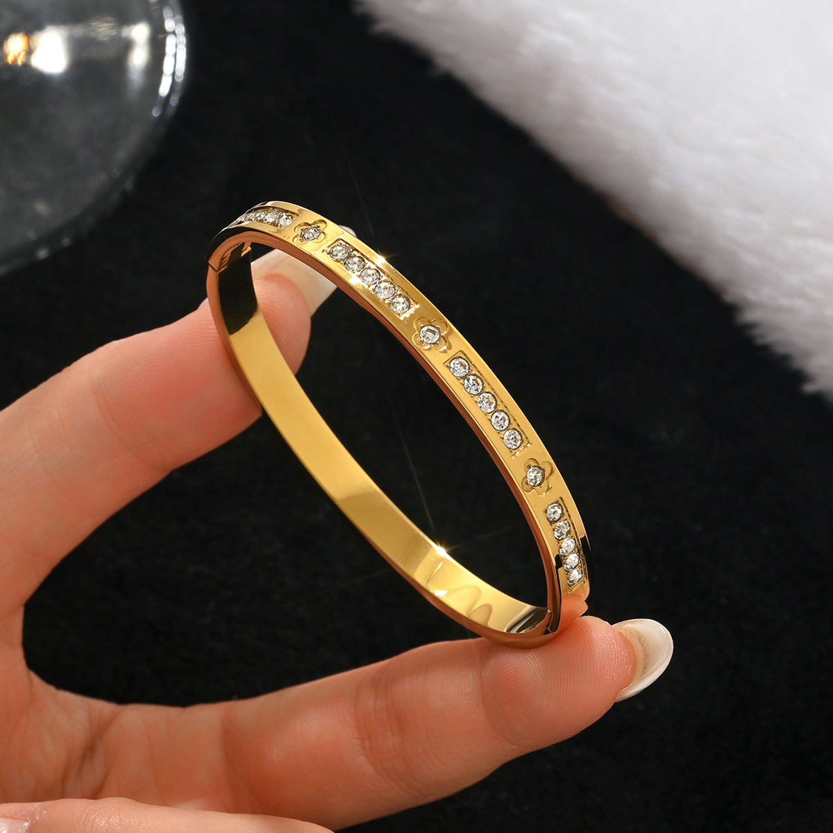 Clover Design Stainless steel 18k gold plated bangle,color-resistant bangle