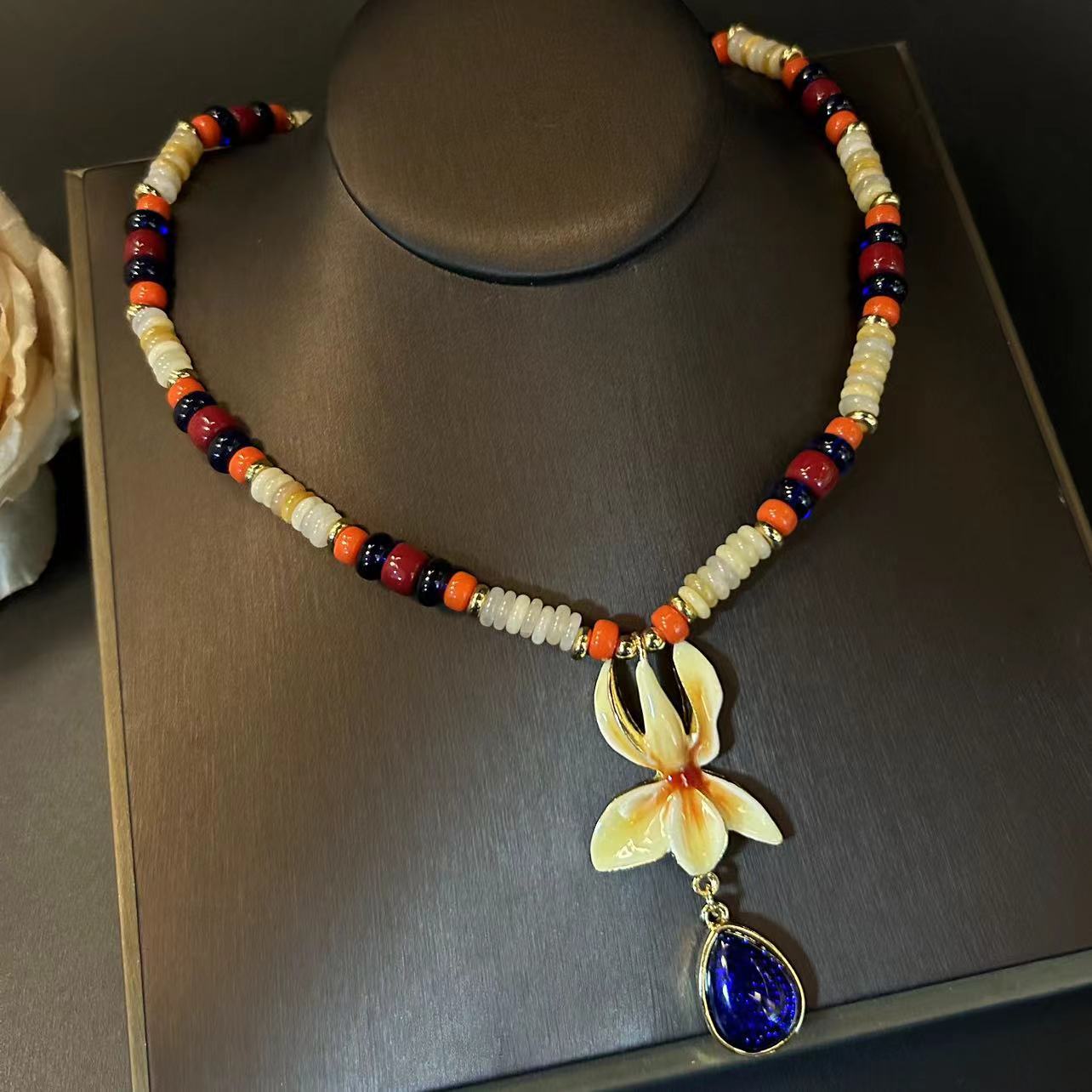 Vintage enamel tulip stud earrings vintage dopamine beaded necklace and earring set