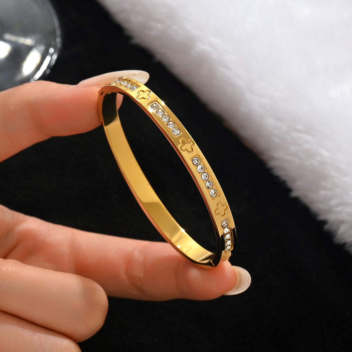 Clover Design Stainless steel 18k gold plated bangle,color-resistant bangle